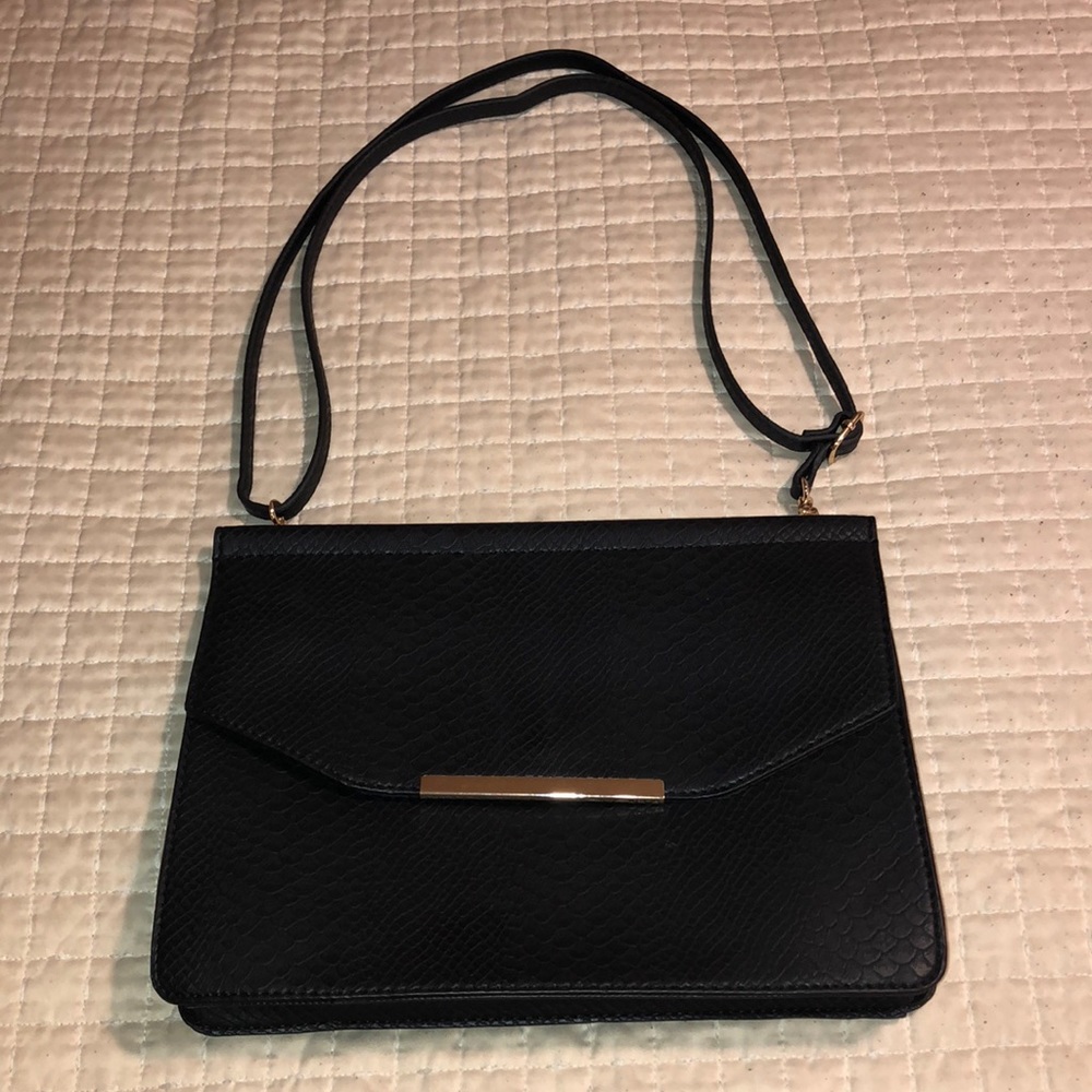 Black clutch. 👜
